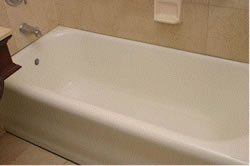 The refinishing result - sparkling, smooth tubs