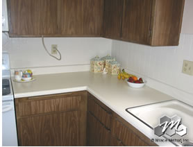 Before Miracle Method refinished the countertop and backsplash