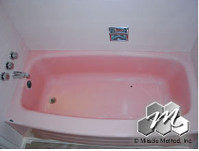 Before Miracle Method refinished the tub.
