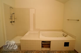 Before Miracle Method refinished the tub and shower