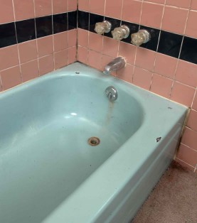 Bathtubs Miracle Method Can Refinish, Change Color Of Fiberglass Bathtub